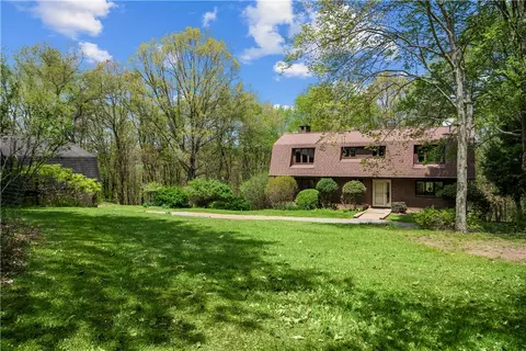 108 Crestview Dr, Evans City, PA 16033