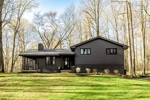 447 Blacktown Rd, Grove City, PA 16127