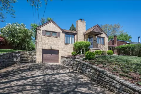 2430 Red Oak Dr, Pittsburgh, PA 15220