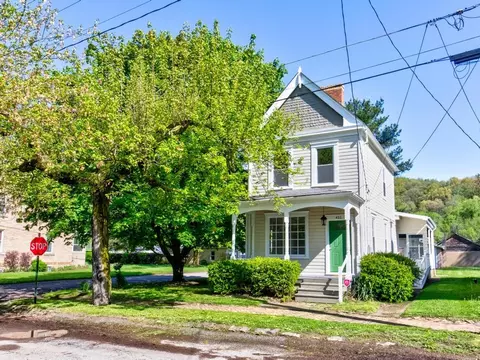 411 4th St, Darlington, PA 16115