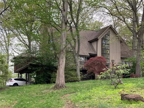 174 Ammons Dr, Canonsburg, PA 15317