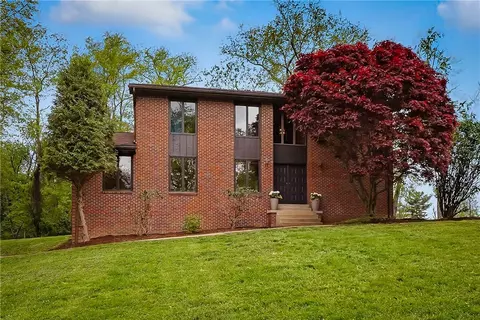 94 Nancy Ln, Canonsburg, PA 15317