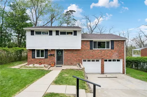 121 Castle Dr, Pittsburgh, PA 15235