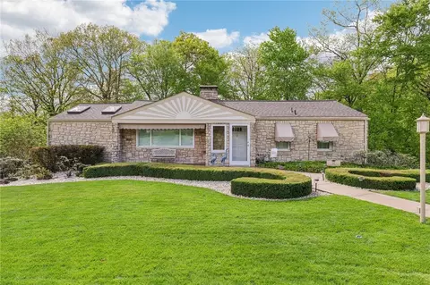 12 Oakwood Ter, Oakmont, PA 15139
