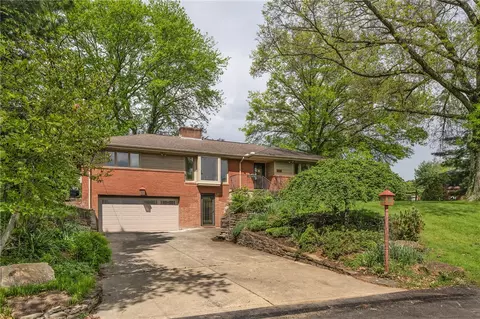 321 Sunset Dr, Penn Hills, PA 15235