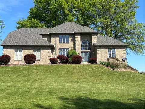 153 Eagle Ct, Scottdale, PA 15683