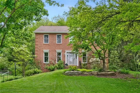 43 Fox Pointe Dr, Pittsburgh, PA 15238