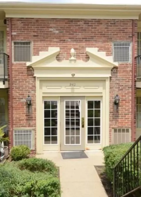 940 Margarite Dr #E, Pittsburgh, PA 15216
