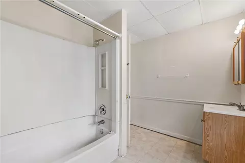 Bath - 209 E Meyers St, Pittsburgh, PA 15210 photo 2 of 2