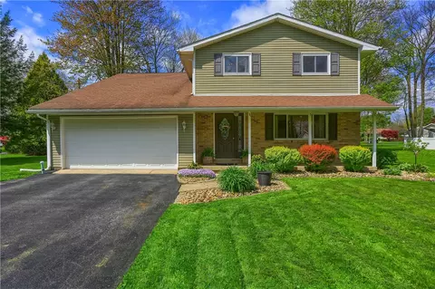 12494 Hickory Dr, Conneaut Lake, PA 16316
