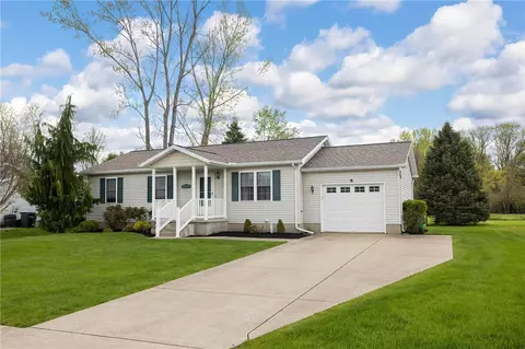 10324 N Park Dr, Lake City, PA 16423