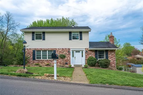 540 Hickory Ln, Houston, PA 15342