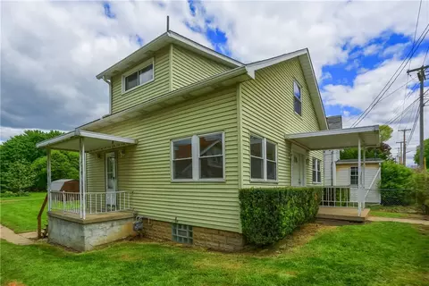 420 Old Zelienople Rd, Ellwood City, PA 16117