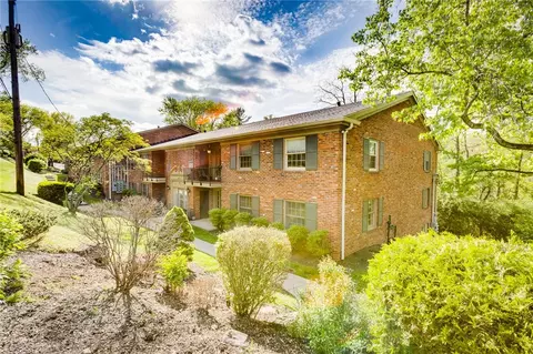 960 Chatham Park Dr #B, Pittsburgh, PA 15216