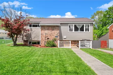 107 Fiesta Dr, Pittsburgh, PA 15239