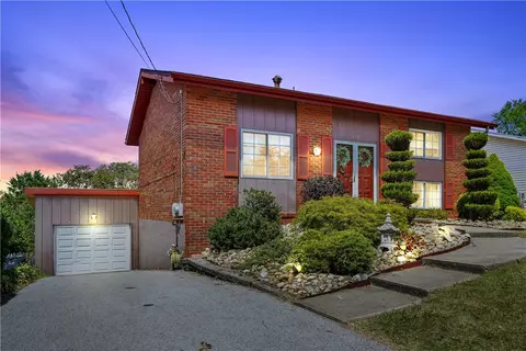 412 Palomino Dr, Oakdale, PA 15071