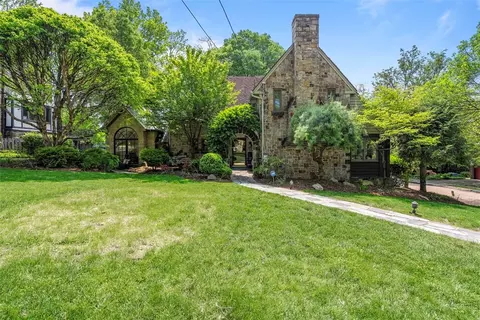 401 Parker Dr, Pittsburgh, PA 15216