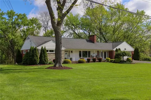 3689 Ridgewood Dr, Hermitage, PA 16148