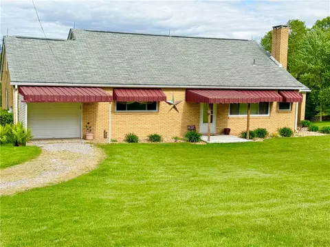 818 Ice Pond Rd, Leechburg, PA 15656