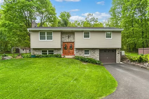 350 Apache Ln, Apollo, PA 15613