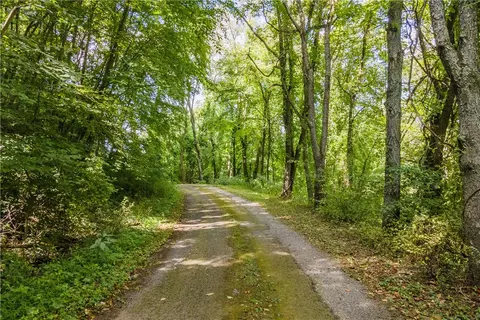 2915 Kane Rd, Aliquippa, PA 15001