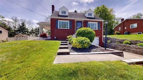 121 Rosemont Dr, Coraopolis, PA 15108