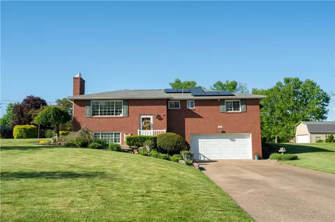 156 Crandon Cir, Beaver, PA 15009