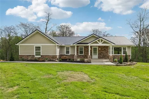 574 Hollow Rd, Enon Valley, PA 16120