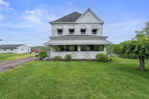 1320 3rd St, Clairton, PA 15025