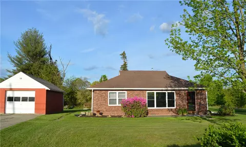 2205 Dellenbaugh Rd, Tarentum, PA 15084