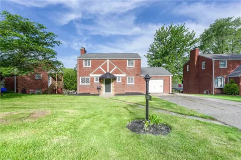 5251 Meadowgreen Dr, Pittsburgh, PA 15236