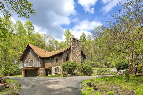 2847 National Pike, Uniontown, PA 15401