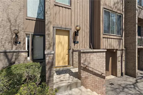 17 Maple Ct, Pittsburgh, PA 15237