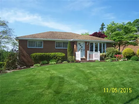 14160 Roberta Dr, North Huntingdon, PA 15642