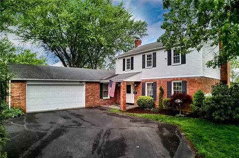 2446 Pin Oak Pl, Pittsburgh, PA 15220