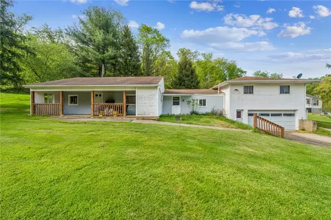 1114 Byers Lake Ln, Vandergrift, PA 15690