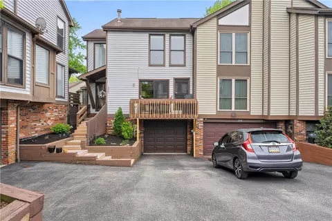 320 Spring Run Dr, Monroeville, PA 15146