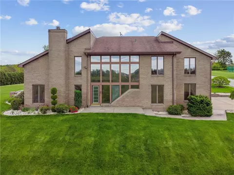 671 Lincrest Dr, Irwin, PA 15642