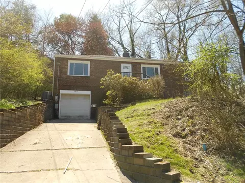 1017 Osage Dr, Pittsburgh, PA 15235