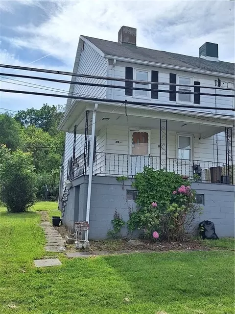 29 Elm St, Ellsworth, PA 15331
