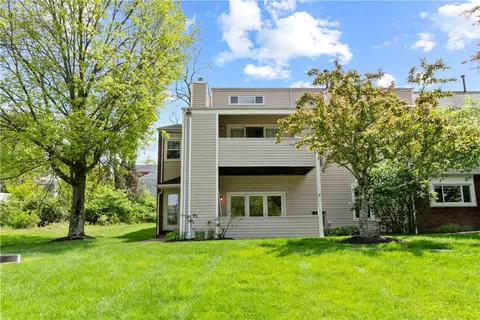2409 Kenzie Dr, Pittsburgh, PA 15205
