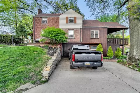 5273 Fieldcrest Dr, Pittsburgh, PA 15236