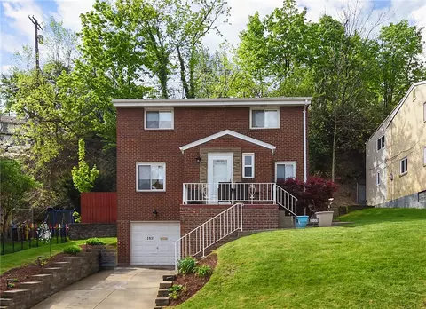 3935 Boulevard Dr, Pittsburgh, PA 15217