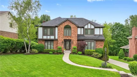 304 Diana Dr, Mckees Rocks, PA 15136