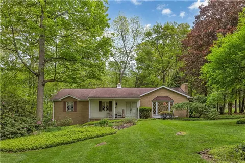 1225 East Dr, Butler, PA 16002