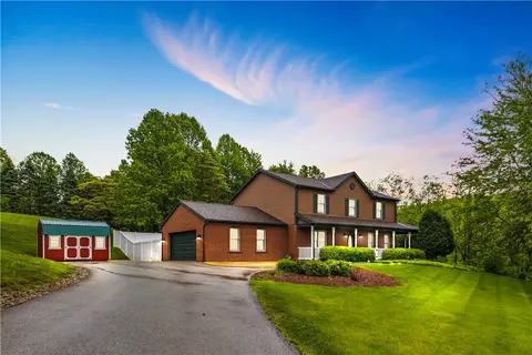2002 Ridge Rd, Jeannette, PA 15644