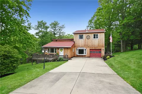 24 Blueberry Ln, Cecil, PA 15321