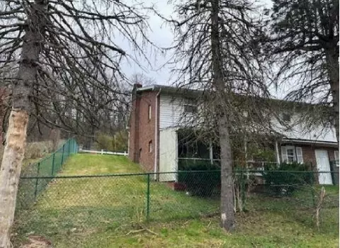 960 Main St, Irwin, PA 15642 photo 3