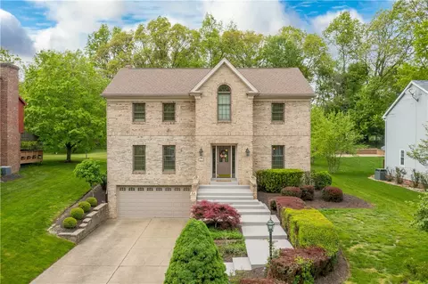 1033 Applejack Dr, Gibsonia, PA 15044