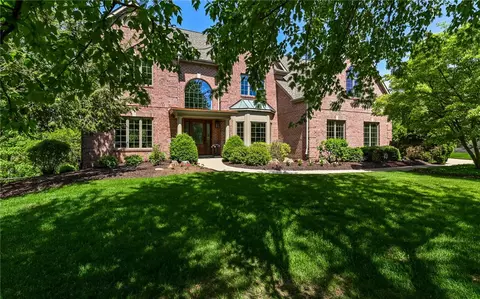 208 Pine Cone Ct, Wexford, PA 15090